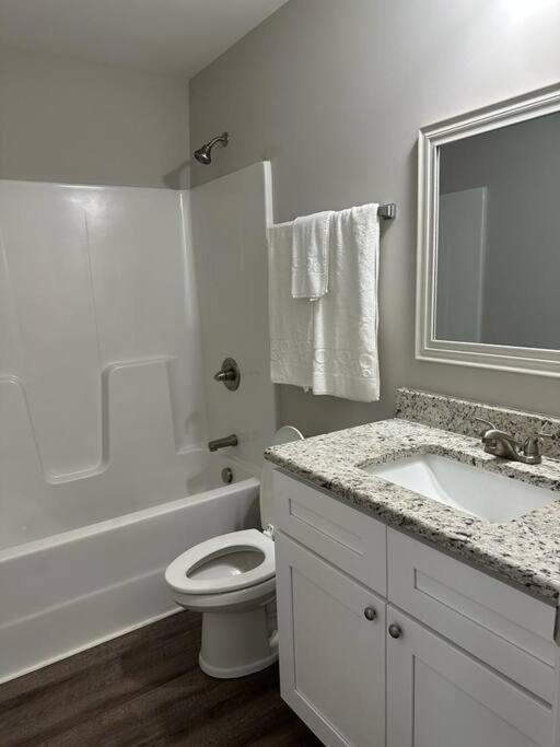 Gorgeous 3 Bedroom Home With Cable Tv In All Rooms & Free Wi-Fi 콩코드 외부 사진