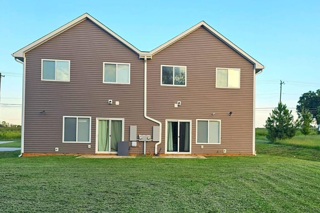 Gorgeous 3 Bedroom Home With Cable Tv In All Rooms & Free Wi-Fi 콩코드 외부 사진