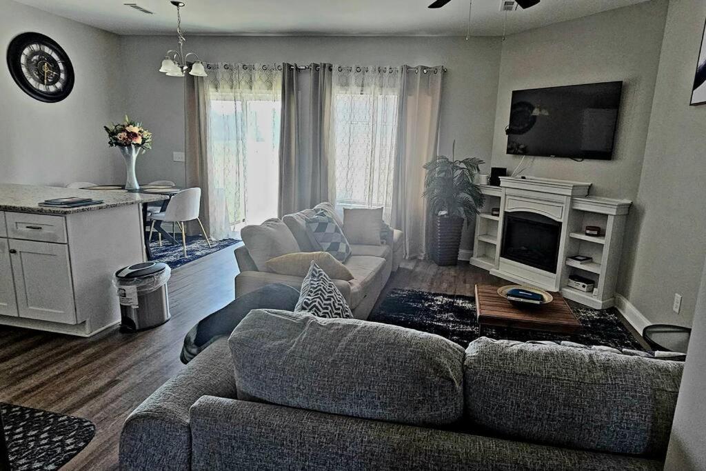 Gorgeous 3 Bedroom Home With Cable Tv In All Rooms & Free Wi-Fi 콩코드 외부 사진