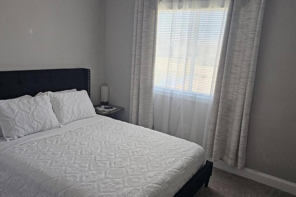 Gorgeous 3 Bedroom Home With Cable Tv In All Rooms & Free Wi-Fi 콩코드 외부 사진