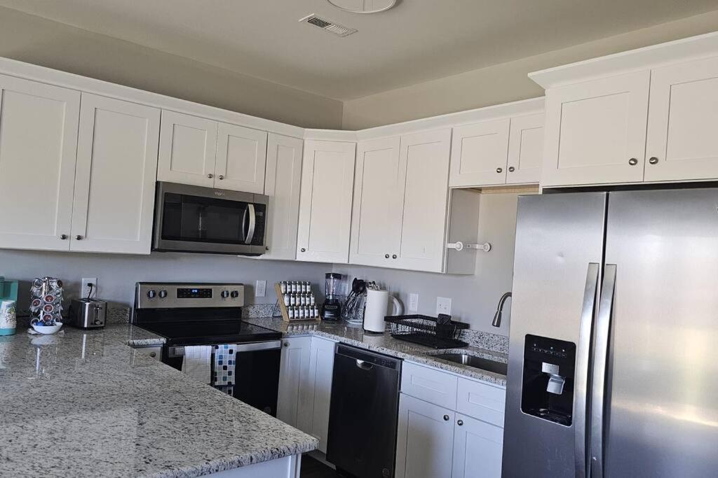 Gorgeous 3 Bedroom Home With Cable Tv In All Rooms & Free Wi-Fi 콩코드 외부 사진
